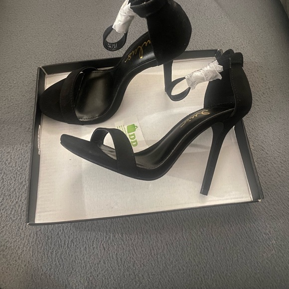 Sandals - Picture 4 of 5